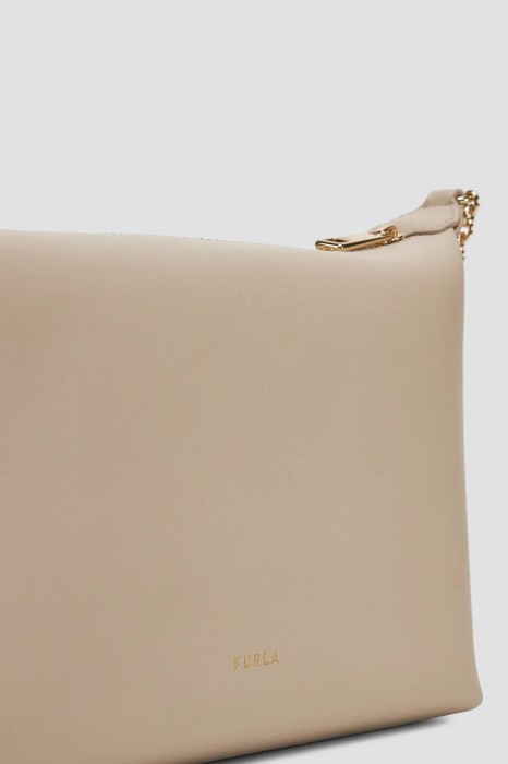 Товар белого цвета с внутренней стороны