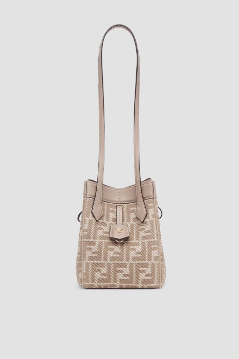 Товар коричневого цвета с внутренней стороны