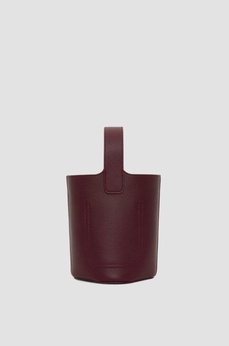 Товар бордового цвета с внутренней стороны