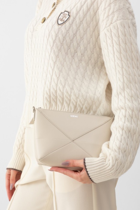 сумка  модель puzzle fold от бренда loewe вид слева