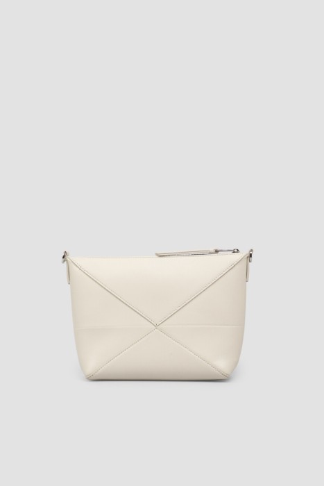 Товар белого цвета с внутренней стороны