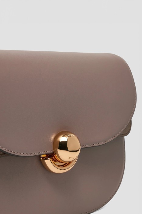 Товар бежевого цвета с внутренней стороны