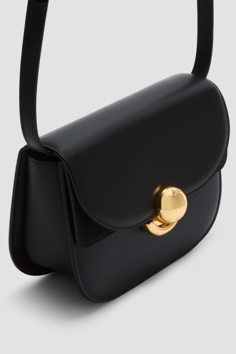 Товар черного цвета с внутренней стороны