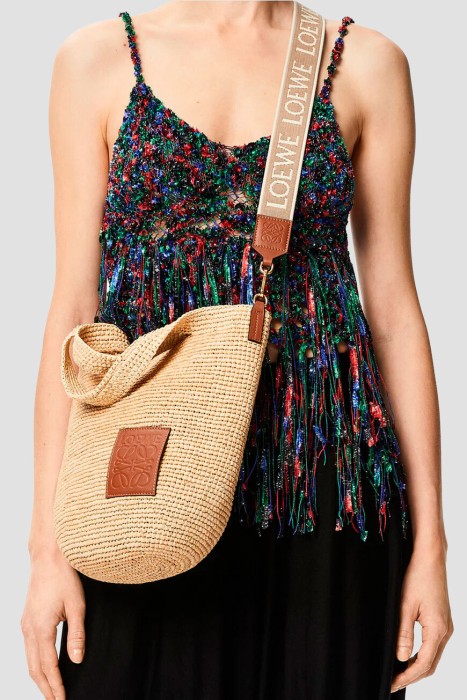 сумка  модель slit из коллекции paula`s ibiza от бренда loewe вид слева