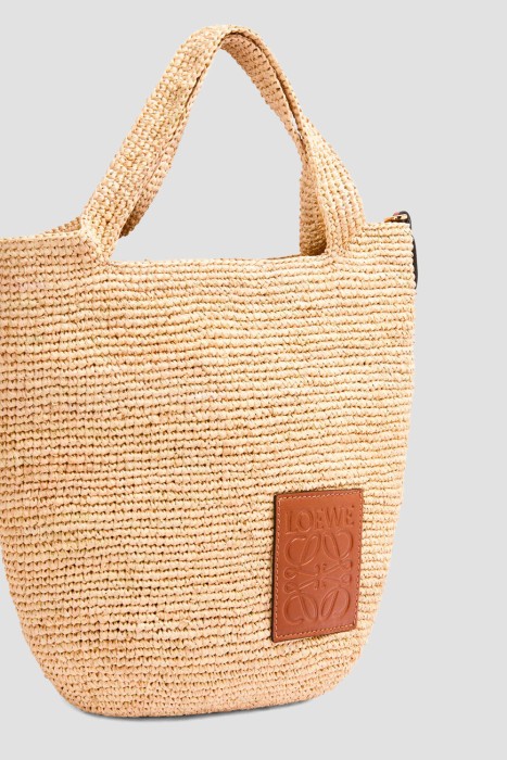 Товар бежевого цвета с внутренней стороны