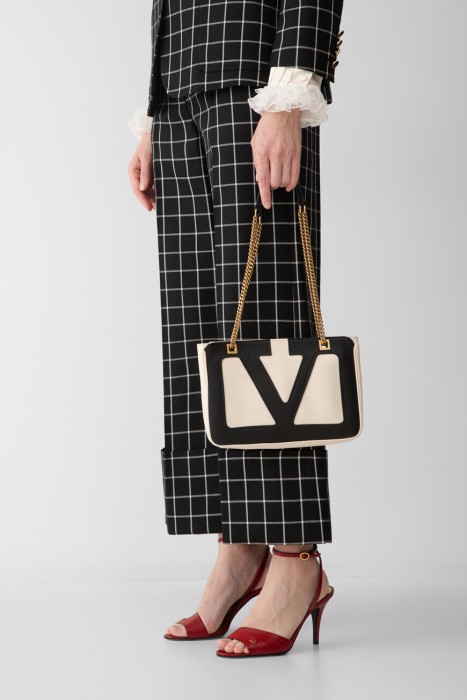 сумка  модель viva superstar от бренда valentino вид слева