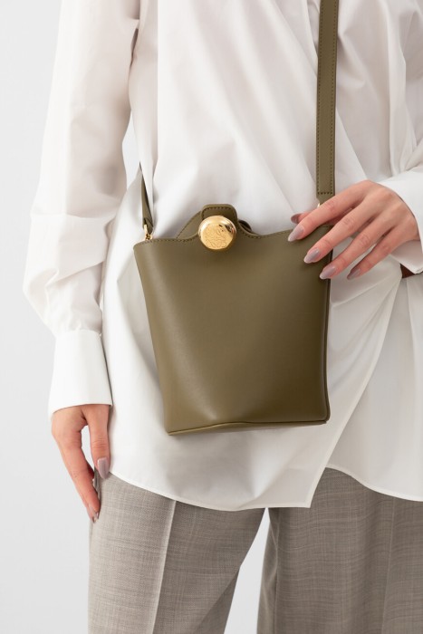 сумка  от бренда loewe вид слева