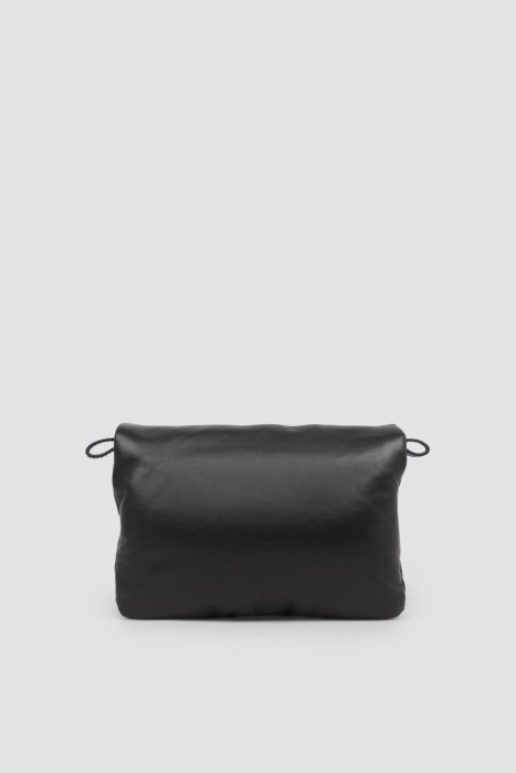 Товар черного цвета с внутренней стороны