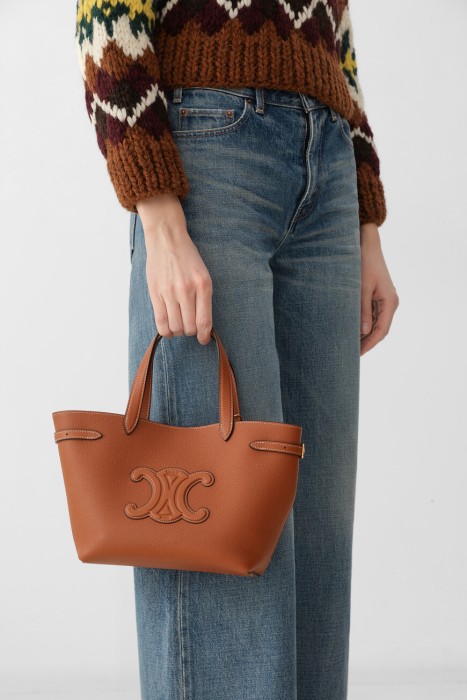 сумка  от бренда celine вид слева