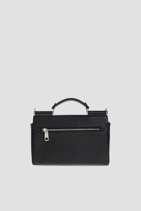 Товар черного цвета с внутренней стороны