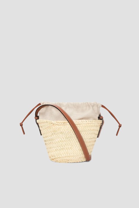 Товар бежевого цвета с внутренней стороны