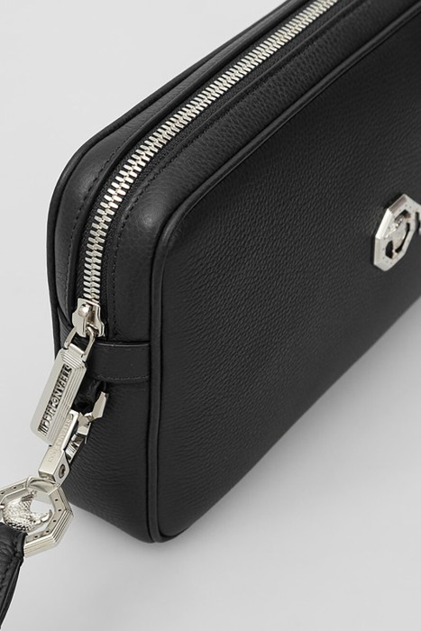 Товар черного цвета с внутренней стороны