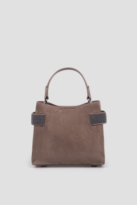 Товар коричневого цвета с внутренней стороны