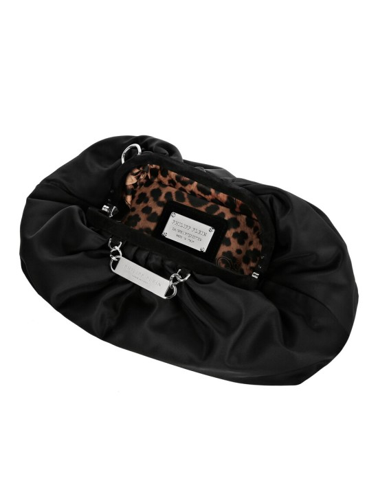 Товар черного цвета с внутренней стороны