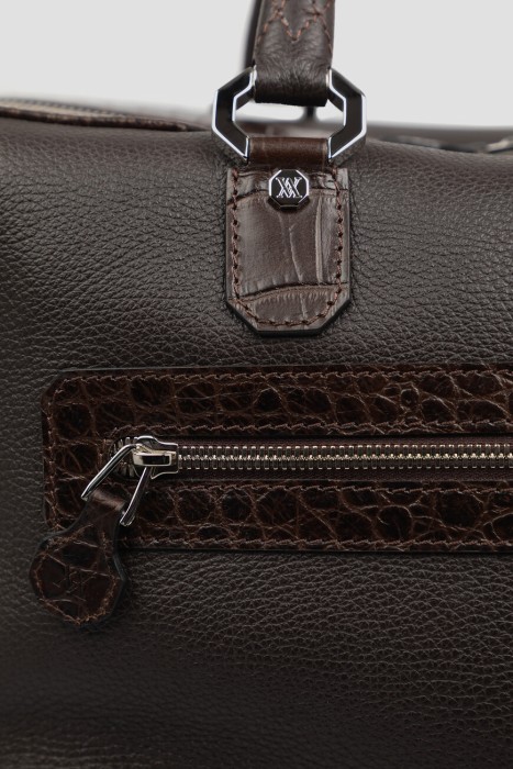 Товар коричневого цвета с внутренней стороны