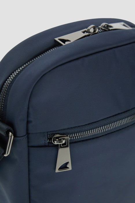 Товар синего цвета с внутренней стороны