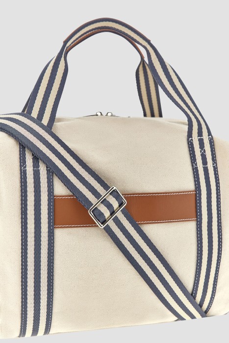 Товар кремового цвета с внутренней стороны