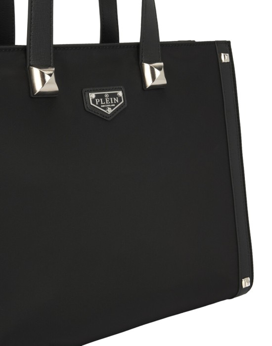 Товар черного цвета с внутренней стороны