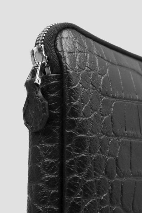 Товар черного цвета с внутренней стороны