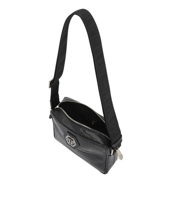 Товар черного цвета с внутренней стороны