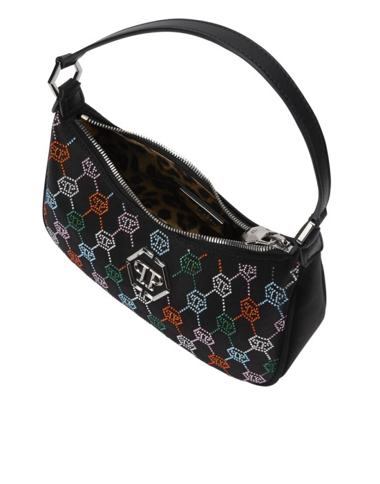 Товар черного цвета с внутренней стороны