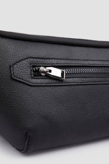 Товар черного цвета с внутренней стороны