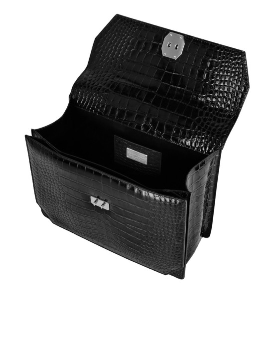 Товар черного цвета с внутренней стороны