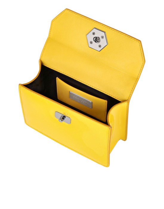 Товар желтого цвета с внутренней стороны