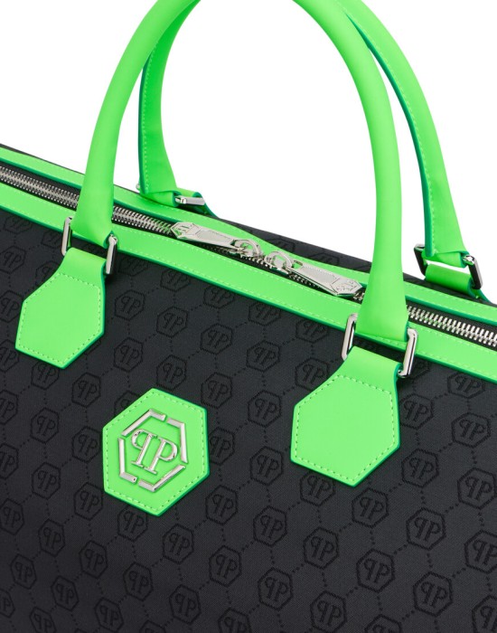 Товар черного цвета с внутренней стороны