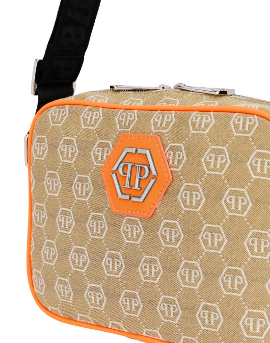 Товар бежевого цвета с внутренней стороны