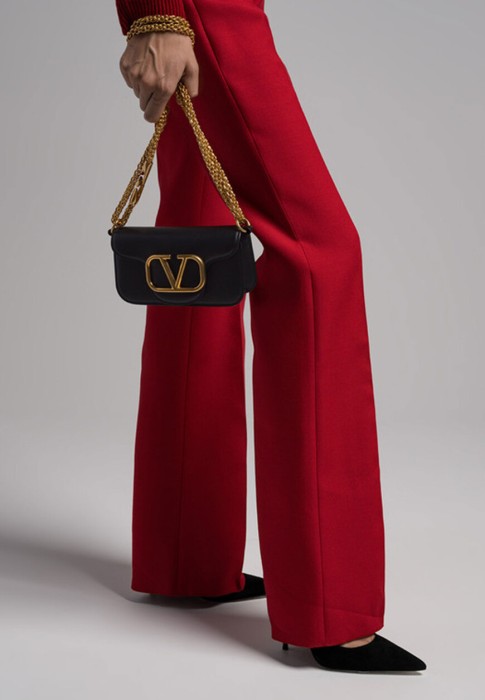 сумка  от бренда valentino вид слева