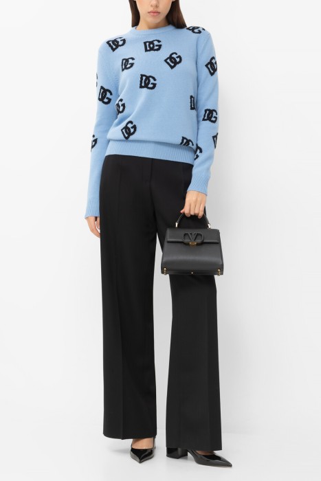 Товар голубого цвета с внутренней стороны