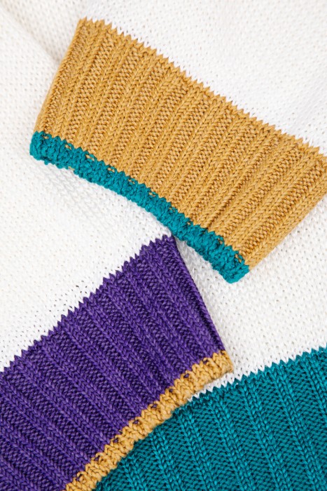 свитер  модель colonnina универсального стиля с лицевой стороны