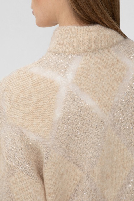 Товар бежевого цвета с внутренней стороны