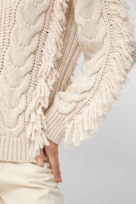 Товар белого цвета с внутренней стороны