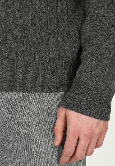свитер round neck  из проверенных материалов спереди