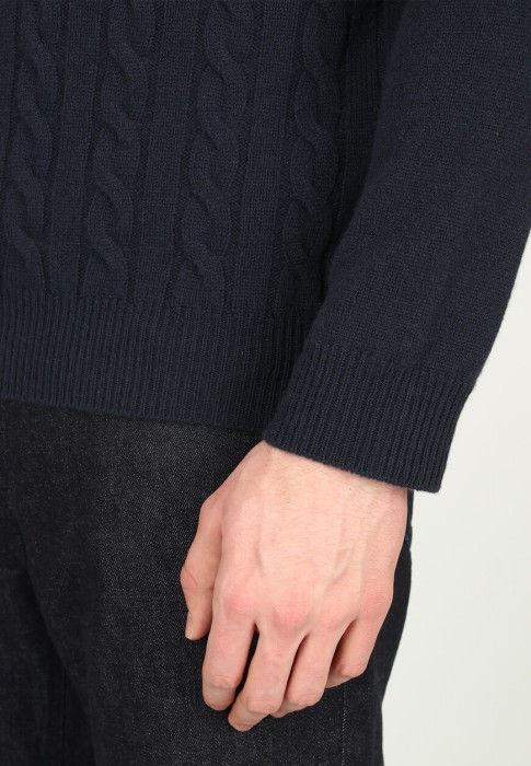 свитер round neck  из проверенных материалов спереди