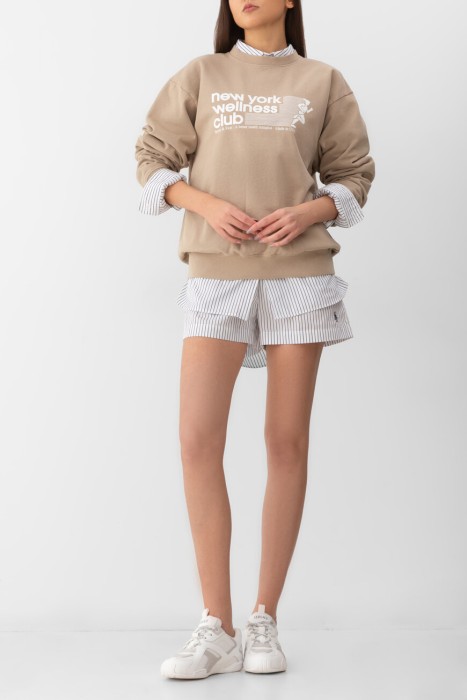 Товар бежевого цвета с внутренней стороны