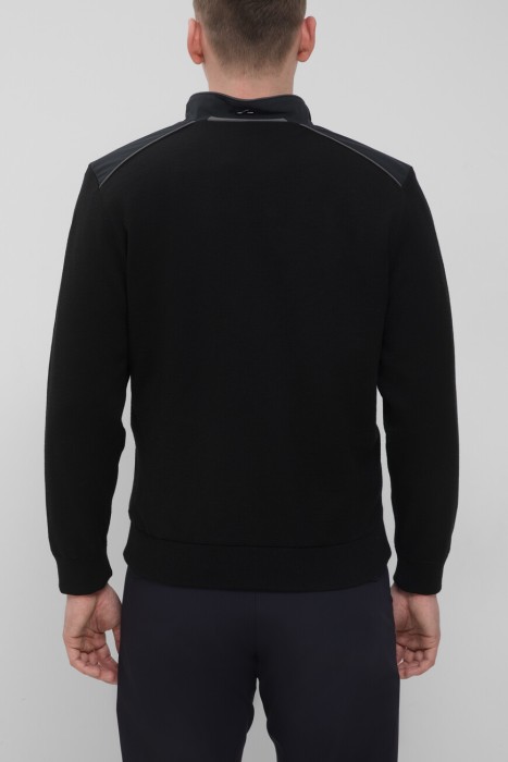 свитер-ветровка  по цене 64250 руб вид справа