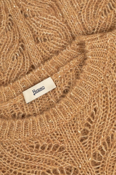 свитер  универсального стиля с лицевой стороны