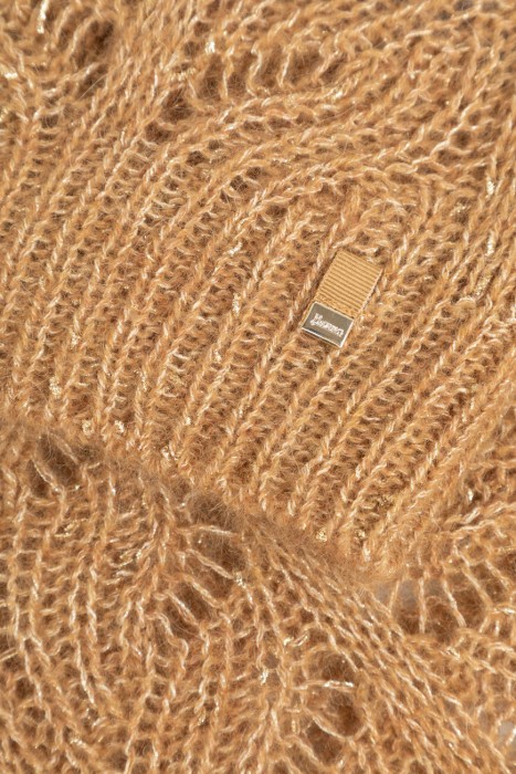 свитер  вид слева