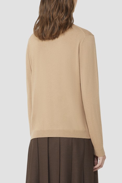 свитер  по цене 34000 руб вид справа