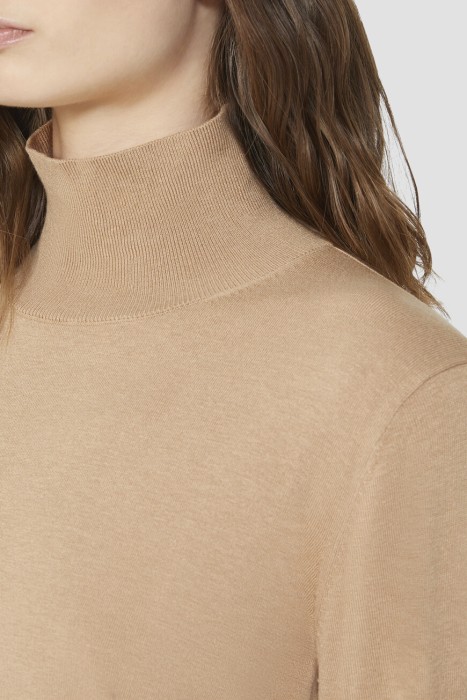 свитер  из италии вид сбоку