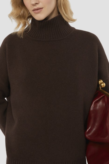 свитер  из италии вид сбоку