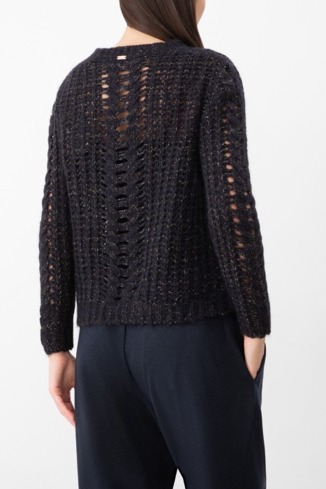 свитер  по цене 62000 руб вид справа