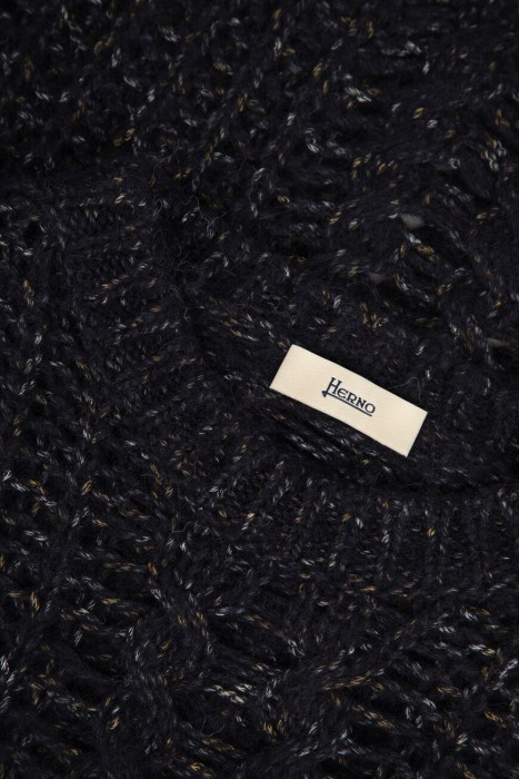 свитер  универсального стиля с лицевой стороны