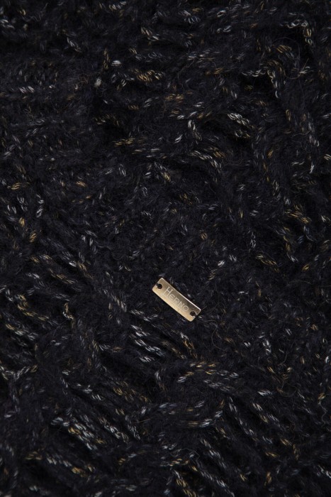 свитер  для взрослого возраста с изнаночной стороны