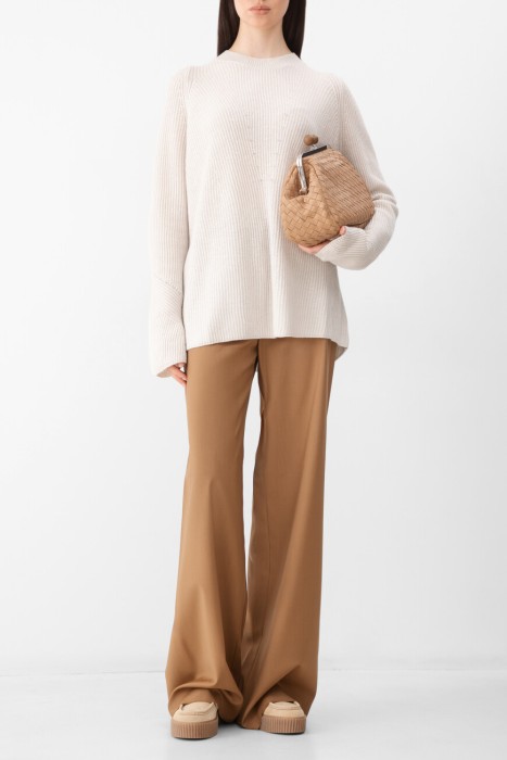 Товар белого цвета с внутренней стороны