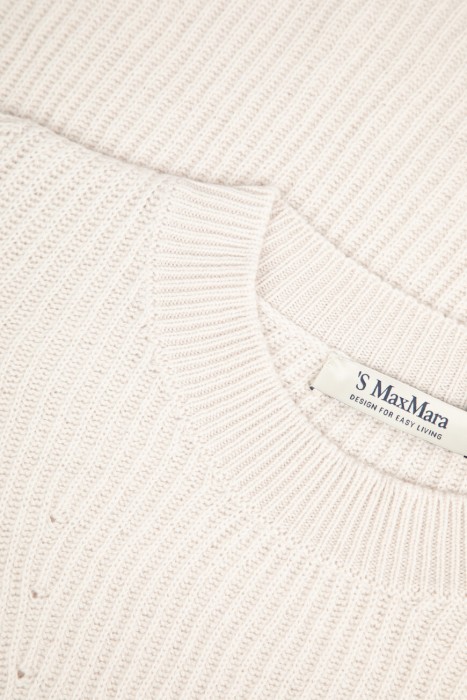 свитер  из шерсти спереди