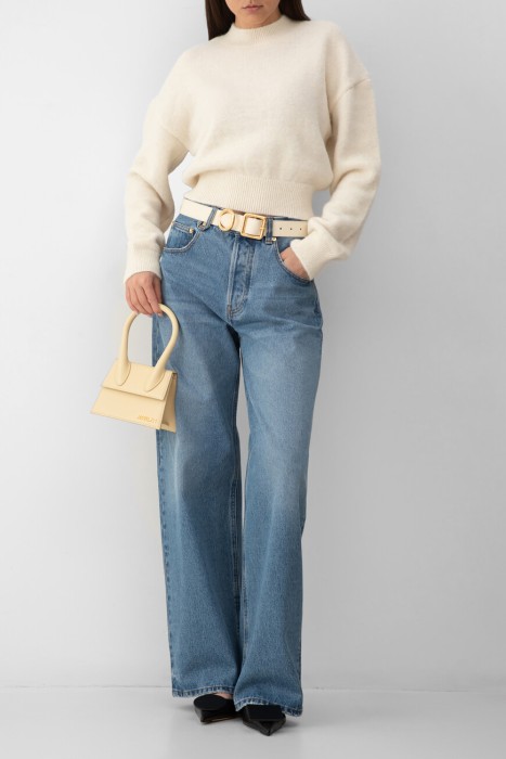 Товар бежевого цвета с внутренней стороны